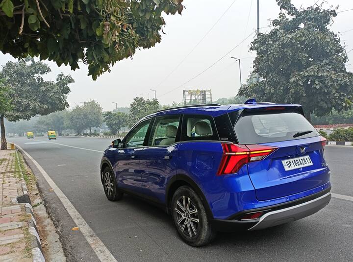 ड्युअल-झोन क्लायमेट कंट्रोलमुळे उन्हामध्ये केबिन लगेच थंड होते.
