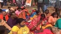 BJP Singur: মঞ্চ বাঁধতে দেরি, সিঙ্গুরে মাটিতে বসেই ধর্না BJP-র | Bangla News