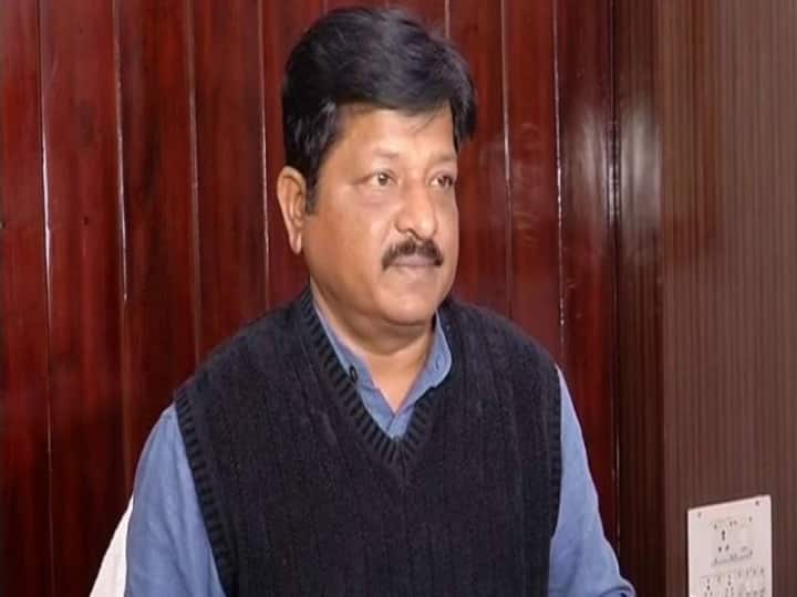 Odisha Man hurls shoe at Law Minister Pratap Jena after being denied interaction Odisha Minister Attack:  சட்டத்துறை அமைச்சர் மீது செருப்பு வீச்சு... மனநலம் பாதிக்கப்பட்டவரை தாக்கிய ஆதரவாளர்கள்!