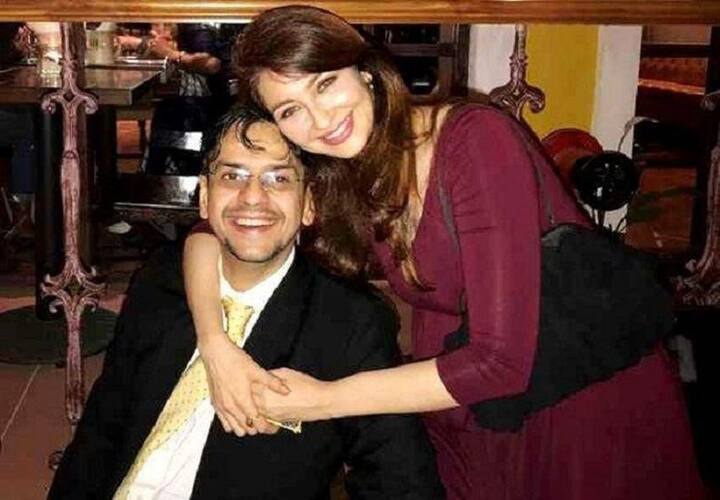 सौम्या टंडन एंड टीवी के सुपरहिट शो भाबी जी घर पर हैं में नजर आती थीं. मां बनने के बाद से वह छोटे पर्दे से दूर हैं. उन्होंने सौरभ देवेंद्र सिंह से शादी की है. सौरभ बिजनेसमैन हैं. कमाई के मामले सौम्या अपने पति से आगे हैं.