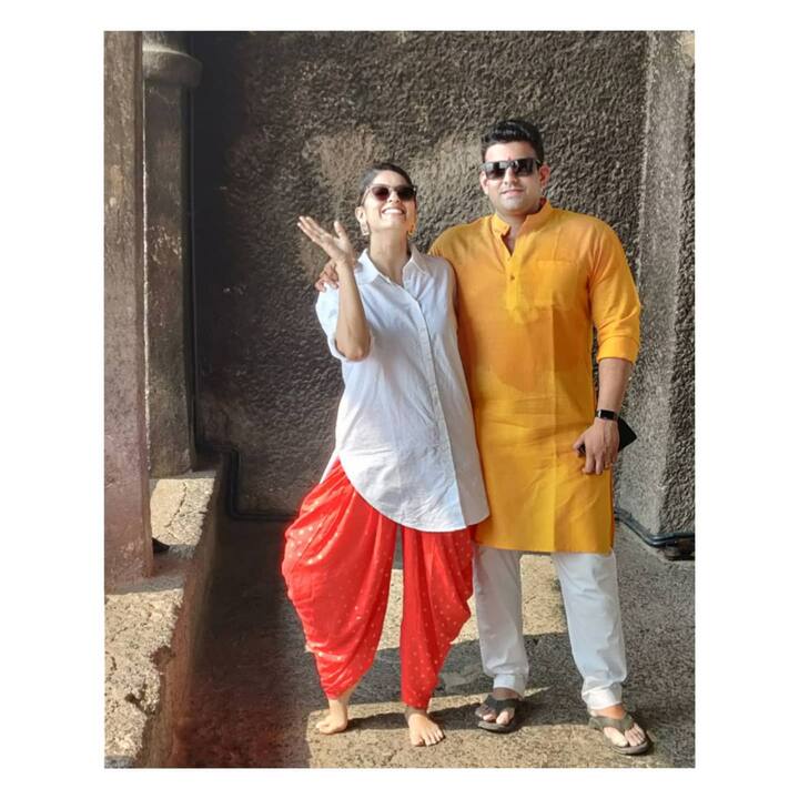 अभिज्ञाने मालिकांसोबत तिने चित्रपट व वेब सीरिजमध्येही काम केलंय. अभिनयाकडे वळण्यापूर्वी ती एअर होस्टेस म्हणून काम करत होती. अभिज्ञा व तेजस्विनी पंडित यांचा ‘तेजाज्ञा’ हा फॅशन ब्रँडसुद्धा फार प्रसिद्ध आहे.  (PHOTO : @abhidnya.u.b/IG)