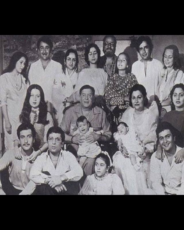 Raj Kapoor 97th Birth Anniversary: बॉलीवुड के लेजेंड राज कपूर की बर्थ एनिवर्सरी पर देखिए उनके परिवार की तस्वीरें