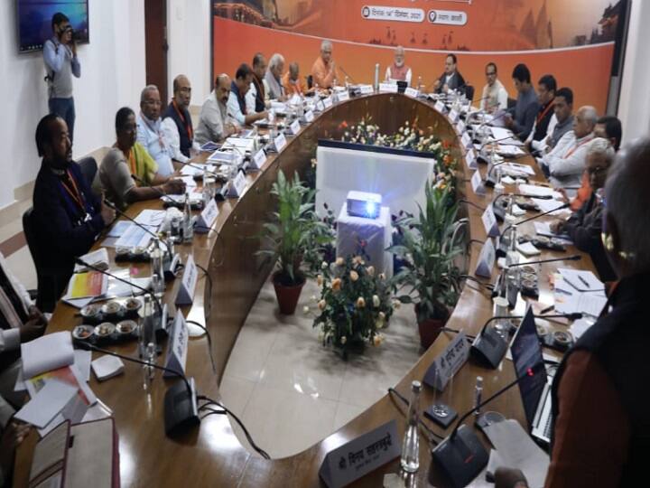 kashi visit PM Modi chairs meeting with CMs of BJP-ruled states and party leaders in Varanasi ANN PM Modi Meeting: यूपी चुनाव पर मंथन, 12 राज्यों के मुख्यमंत्रियों के साथ बैठक, जानें पीएम मोदी के Kashi दौरे के दूसरे दिन का हाल