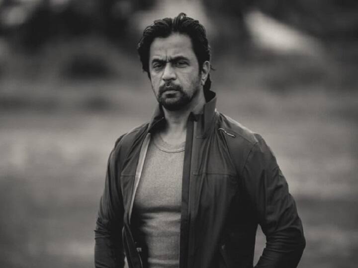 South Indian Actor arjun sarja Tests Positive For Covid-19 Arjun Covid Positive: ஆக்சன் கிங்கை அட்டாக் செய்த கொரோனா: சர்வைவர் சூட்டிங் நடந்த ஆப்பிரிக்கா தீவில் பரவியதா?