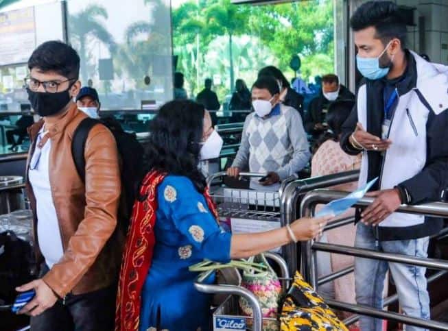 Eight new cases of Omicron variant of coronavirus detected in Maharashtra, including 7 in Mumbai Maharashtra Omicron Outbreak:મહારાષ્ટ્રમાં ઓમિક્રોનના વધુ 8 કેસ નોંધાતા હડકંપ, જાણો રાજ્યમાં કુલ કેસની સંખ્યા  કેટલા પર પહોંચી ?