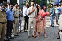 Katrina Kaif Vicky Kaushal Pics: கணவன், மனைவியாக மக்களை சந்தித்த கேத் - விக்கி...!
