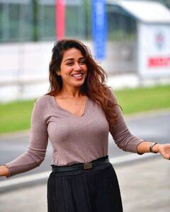 Actress Nivetha Pethuraj | ஸ்டைலிஷ் தமிழச்சி.. நிவேதா பெத்துராஜின் லேட்டஸ்ட் க்ளிக்ஸ்!