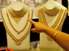 Gold Price: खुशखबरी! शादियों के सीजन में सस्ता हो गया सोना, फटाफट कर लें खरीदारी, चेक करें Latest Rates