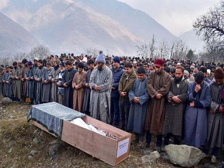 इस घटना पर डीजीपी दिलबाग सिंह ने कहा कि कायरतापूर्ण हमले के लिए जिम्मेदार लोगों को जल्द ही न्याय के कटघरे में लाया जाएगा