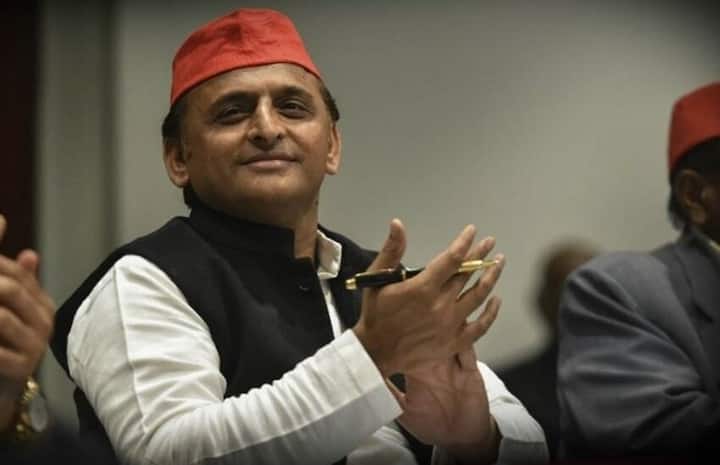 उत्तर प्रदेश में अब तक 21 लोग मुख्यमंत्री की कुर्सी पर बैठ चुके हैं. इनमें सबसे कम उम्र में राज्य का सीएम बनने का रिकॉर्ड अखिलेश यादव के नाम दर्ज है. साल 2012 में सीएम बनने वाले अखिलेश यादव की उम्र तब 38 साल थी.