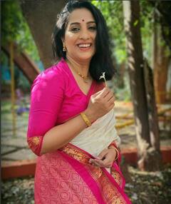 Madhurani Prabhulkar :  'आई कुठे काय करते' मधील अरुंधतीचा मनमोहक अंदाज; खास लूकमधील फोटोंने वेधले लक्ष