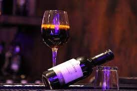 5. ਰੈੱਡ ਵਾਈਨ: ਸੇਬ ਦੀ ਤਰ੍ਹਾਂ ਰੈਡ ਵਾਈਨ ਕਵੇਰਸੇਟਿਨ ਹੁੰਦਾ ਹੈ, ਜੋ ਇਕ ਐਂਟੀ ਆਕਸੀਡੈਂਟ ਹੁੰਦਾ ਹੈ ਤੇ ਖੂਨ ਦੇ ਪ੍ਰਵਾਹ ਨੂੰ ਵਧਾਉਂਦਾ ਹੈ। ਔਰਤਾਂ ਨਾਲ ਜੁੜੇ ਇੱਕ 2009 ਦੇ ਅਧਿਐਨ ਵਿੱਚ ਇਹ ਪਾਇਆ ਗਿਆ ਹੈ ਕਿ ਰੈੱਡ ਵਾਈਨ ਦੀ ਨਿਯਮਤ ਵਧੇਰੇ ਸੇਵਨ ਉੱਚ ਜਿਨਸੀ ਇੱਛਾ, ਲੁਬਰੀਕੇਸ਼ਨ ਅਤੇ ਸਮੁੱਚੇ ਜਿਨਸੀ ਸਿਹਤ ਨੂੰ ਉਤਸ਼ਾਹਤ ਕਰਦੀ ਹੈ।