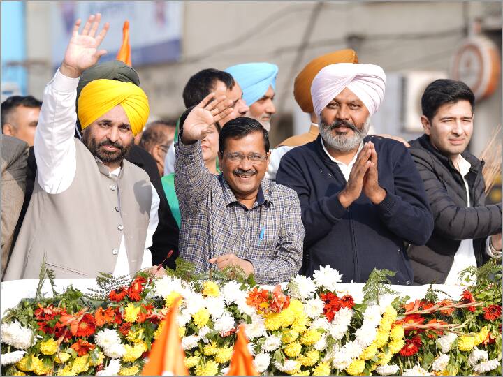 जालंधर में एक रोड शो के दौरान आज आम आदमी पार्टी के प्रमुख अरविंद केजरीवाल ने कहा,