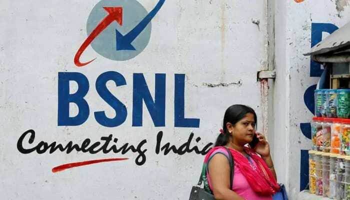 BSNL 599 Rupees Plan - बीएसएनएल ग्राहकों को 599 रुपये वाले प्लान में 84 दिन की वैलिडिटी दे रही है. इसके अलावा इसमें आपको हर दिन 5GB Data मिलता है. इसके अलावा किसी भी नेटवर्क पर अनलिमिटेड कॉलिंग की सुविधा मिलती है. साथ ही आपको हर दिन 100 फ्री मैसेज भी मिलते हैं. इसके अलावा कंपनी ग्राहकों को Zing App का सब्सक्रिप्शन भी देती है.
