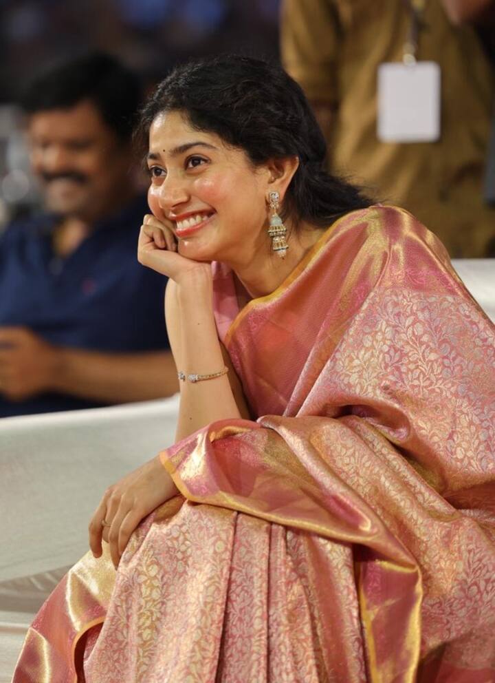 அச்சச்சோ புன்னகை அத்திப்பூ புன்னகை