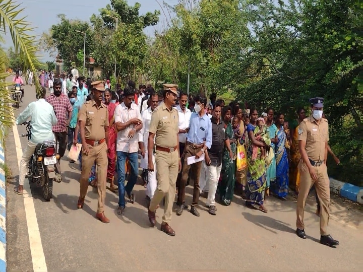 கொத்தடிமைகளாக உள்ள 7 பேரை மீட்க கோரி கடலூரில் இருளர் சமூகத்தினர் போராட்டம்