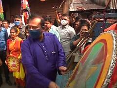 KMC Election 2021 Campaign : অরূপের ধামসা, অনন্যার নাচ, মশারিতে প্রার্থী,  পুরভোটের প্রচারে চটকই চটক