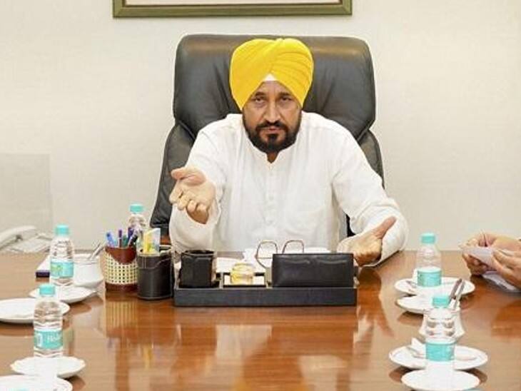 CM Charanjit Singh Channi announces regularisation of services of 1925 Assistant Professors in Punjab Punjab News: पंजाब के इतने असिसटेंट प्रोफेसर्स की नौकरी होगी रेगुलर, सीएम चन्नी ने किया बड़ा एलान