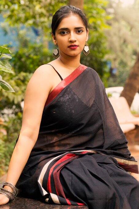 முள்ளுத்தச்ச ஆடு போல நெஞ்சுக்குழி நோக முட்டையிட்ட காடை எங்கே காட்டைவிட்டு போக