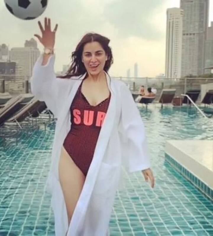 श्रद्धा आर्या छोटे पर्दे का बड़ा नाम हैं. उन्होंने कुंडली भाग्य नाम के टीवी सीरियल में प्रीतो का यादगार किरदार निभाया था. श्रद्धा ने साल 2006 में तमिल फिल्म में डेब्यू किया था. उसके बाद से वह कई साउथ की फिल्मों में नजर आईं.