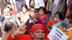 Siliguri: বামেদের পুর অভিযান ঘিরে শিলিগুড়িতে ধুন্ধুমার, রাস্তায় বসে বিক্ষোভ অশোক ভট্টাচার্যের | Bangla News