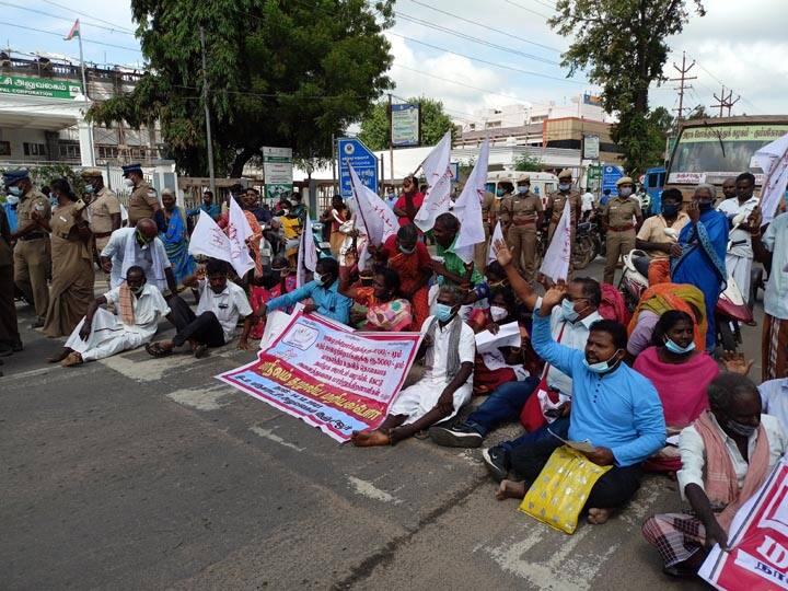 Road blockade for disabled people in Tanjore - Demand for raising the monthly stipend தஞ்சையில் மாற்றுத்திறனாளிகள் சாலை மறியல் - மாத உதவித்தொகை உயர்த்தி தர கோரிக்கை