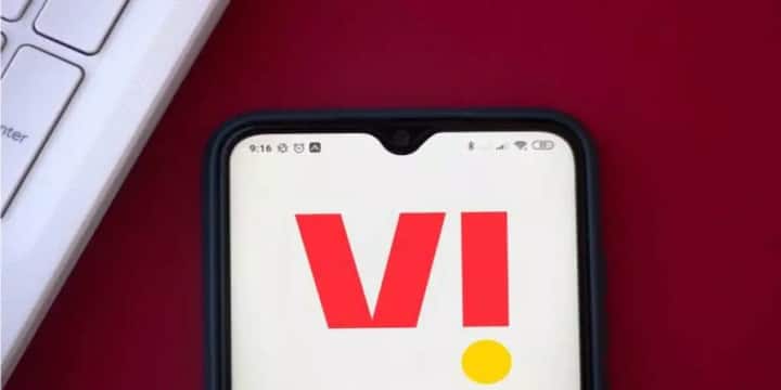 Airtel 599 Rupees Plan - एयरटेल भी ग्राहकों को 599 रुपये वाला प्लान ऑफर कर रही है. इसमें ग्राहकों को 28 दिन की वैलिडिटी मिलती है. इसके अलावा ग्राहकों को हर दिन 3 GB Data मिलता है. कंपनी इस प्लान में ग्राहकों को Disney + Hotstar का सब्सक्रिप्शन भी मिलता है. इसके अलावा फ्री अनलिमिटेड कॉलिंग और 100 SMS मिलते हैं. कंपनी इसमें ग्राहकों को Wynk Music और अमेजन प्राइम मोबाइल फ्री एडिय़न ट्रायल सब्सक्रिप्शन मिलता है.