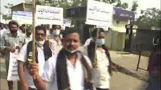 పెండింగ్ బిల్లులు చెల్లించాలని కోరుతూ ఏపీ లో కాంట్రాక్టర్లు పాదయాత్ర