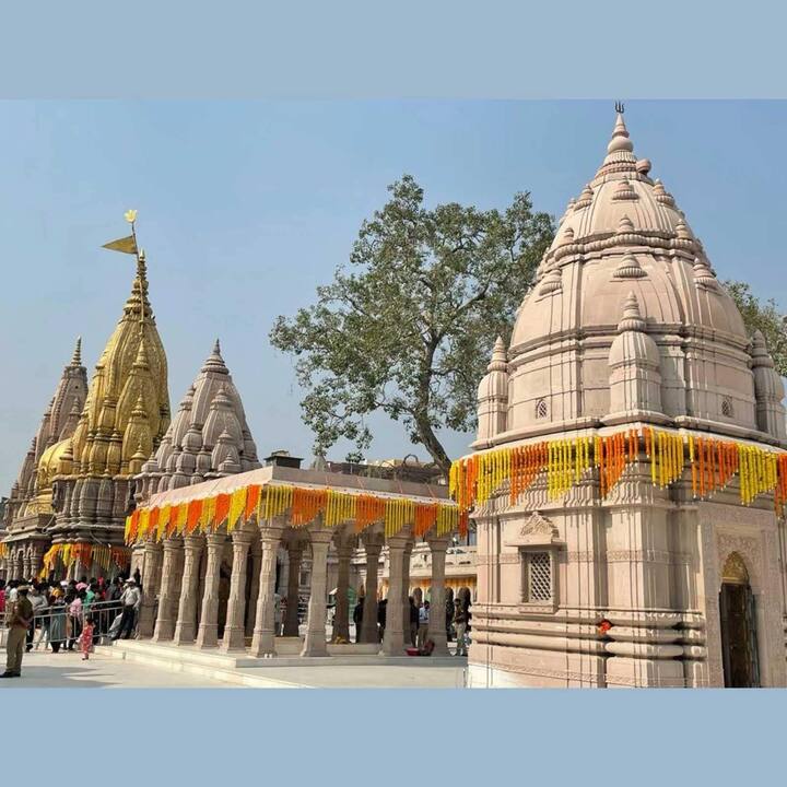 बता दें कि 8 मार्च 2019 को पीएम मोदी ने जिस विश्वनाथ धाम का शिलान्यास किया था. वो आज करीब 33 महीने के बाद पूरी तरह से बनकर तैयार हैं. करीब 250 साल पहले अहिल्याबाई ने विश्वनाथ मंदिर का जीर्णोद्धार करवाया था. उसके बाद अब प्रधानमंत्री नरेंद्र मोदी ने इसका कायाकल्प कर दिया है.