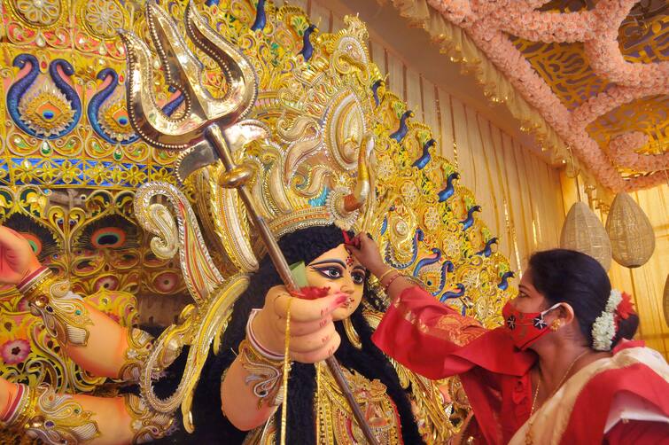 UNESCO Intangible Heritage List: বাঙালির মুকুটে নতুন পালক, ইউনেস্কোর হেরিটেজ তকমা দুর্গাপুজোকে Durga Puja in Kolkata has just been inscribed Unesco Intangible Heritage list UNESCO Intangible Heritage List: বাঙালির মুকুটে নতুন পালক, ইউনেস্কোর হেরিটেজ তকমা দুর্গাপুজোকে