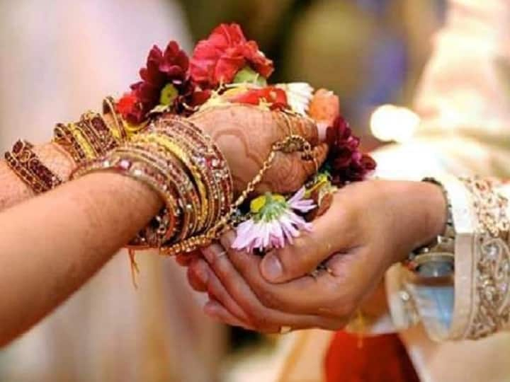 Raise Marriage Age of Women from 18 to 21 The bill is likely to be tabled in Lok Sabha today मुलींचं लग्नाचं वय 18 वरून 21 वर? आज लोकसभेत विधेयक मांडलं जाण्याची शक्यता