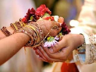 Rajkot : રામનાથપરામાં લગ્નપ્રસંગમાં ત્રાટકી પોલીસ, આયોજક સામે ગુનો નોંધી એકની કરી ધરપકડ