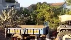 કચ્છઃ ખેંગારપર ગામે યુરિયા ખાતર માટે ખેડૂતોની લાગી લાંબી કતાર, કેટલું મળે છે ખાતર?