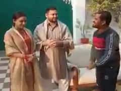 गायक छोटू छलिया पहुंचे राबड़ी आवास, 'भैया-भाभी' के लिए गाया गाना, खूब खुश हुईं रेचल, तेजस्वी बोले- बहुत बढ़िया