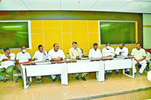 Chandrababu fires on Nellore TDP leaders over differences between party workers Nellore TDP: నెల్లూరు టీడీపీలో నాయకత్వ లేమి..కొంప ముంచుతున్నది అదే.. చంద్రబాబు ఫైర్