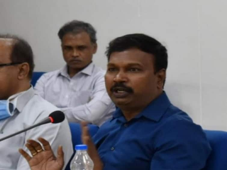 three omicron cases identifies in telangana says public health director srinivas rao Omicron in Telangana: తెలంగాణలోకి ఒమిక్రాన్ ఎంట్రీ.. 2 కేసులు గుర్తింపు, మరో బాలుడికి కూడా.. డీహెచ్ వెల్లడి