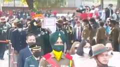 आठ दिनों तक मौत से लड़ने के बाद जिंदगी से जंग हार गए Group Captain Varun Singh