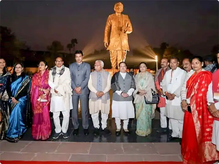 UP News: बीजेपी शासित राज्यों के मुख्यमंत्री आज अयोध्या में करेंगे पूजा-अर्चना, चुनाव की वजह से योगी, धामी और यूपी के डिप्टी सीएम नहीं होंगे शामिल