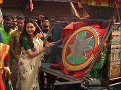 KMC Election 2021 Campaign : অরূপের ধামসা, অনন্যার নাচ, মশারিতে প্রার্থী,  পুরভোটের প্রচারে চটকই চটক