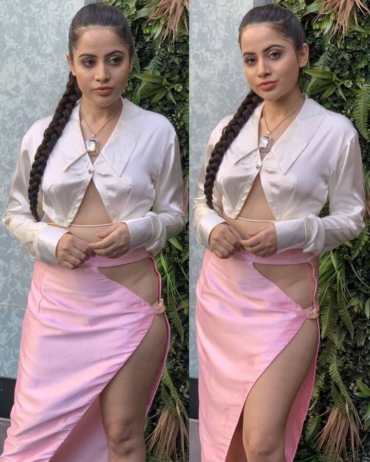 बता दें कि ये पहली बार नहीं है जब उर्फी जावेद ऐसी ड्रेस पहने दिखाई दी हैं बल्कि अक्सर ही उर्फी जावेद अपनी ड्रेसेस को लेकर सुर्खियों में छाई रहती हैं.