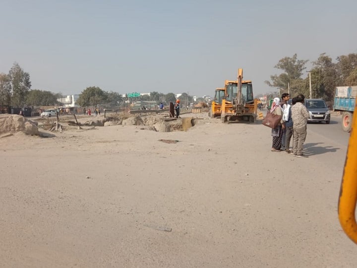 Singhu Border not fully functional till now, it will take more time, delhi police informs Farmer Protest: सिंघु बॉर्डर से हटाए गए सभी तरह के बैरिकेड्स, लेकिन पूरी तरह नहीं खुल पाया रास्ता
