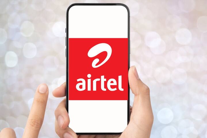 Airtel 599 Rupees Plan - एयरटेल भी ग्राहकों को 599 रुपये वाला प्लान ऑफर कर रही है. इसमें ग्राहकों को 28 दिन की वैलिडिटी मिलती है. इसके अलावा ग्राहकों को हर दिन 3 GB Data मिलता है. कंपनी इस प्लान में ग्राहकों को Disney + Hotstar का सब्सक्रिप्शन भी मिलता है. इसके अलावा फ्री अनलिमिटेड कॉलिंग और 100 SMS मिलते हैं. कंपनी इसमें ग्राहकों को Wynk Music और अमेजन प्राइम मोबाइल फ्री एडिय़न ट्रायल सब्सक्रिप्शन मिलता है.