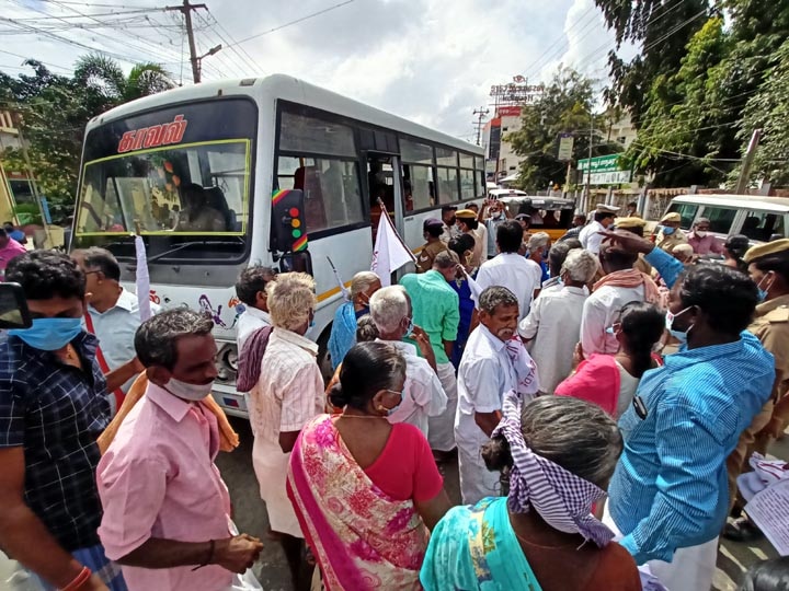 தஞ்சையில் மாற்றுத்திறனாளிகள் சாலை மறியல் - மாத உதவித்தொகை உயர்த்தி தர கோரிக்கை