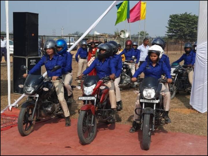 Surajpur police launched team rakshak to protect women and girls ANN Chhattisgarh News: महिलाओं-छात्राओं के लिए निडर वातावरण बनाएगी  'टीम रक्षक', सूरजपुर पुलिस की नई पहल