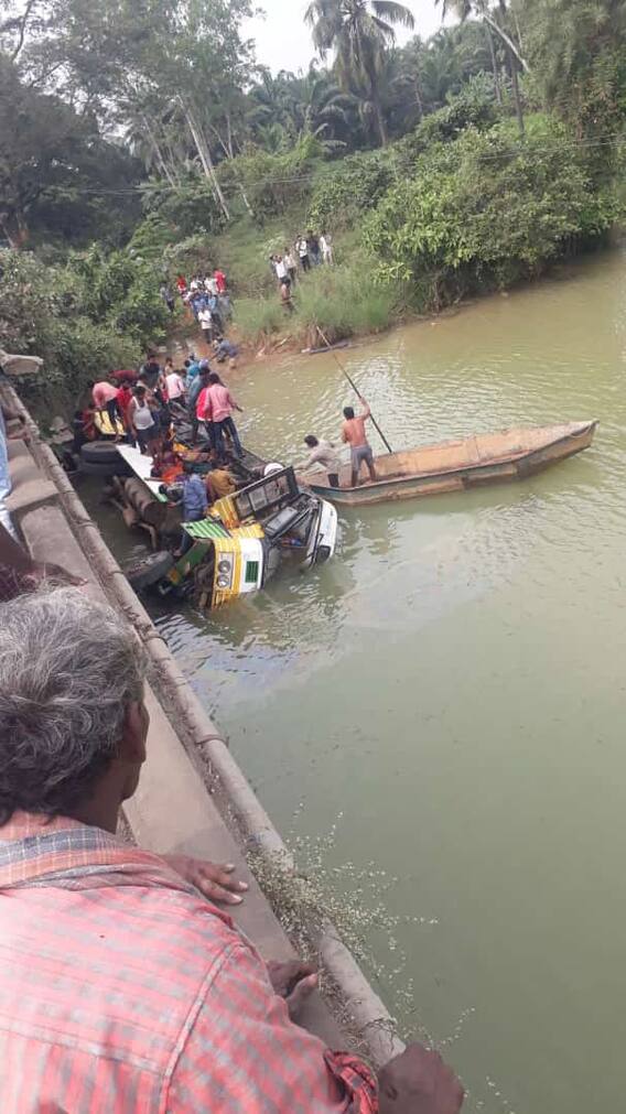 పశ్చిమగోదావరి జిల్లాలో వాగులోకి దూసుకెళ్లిన బస్సు.
