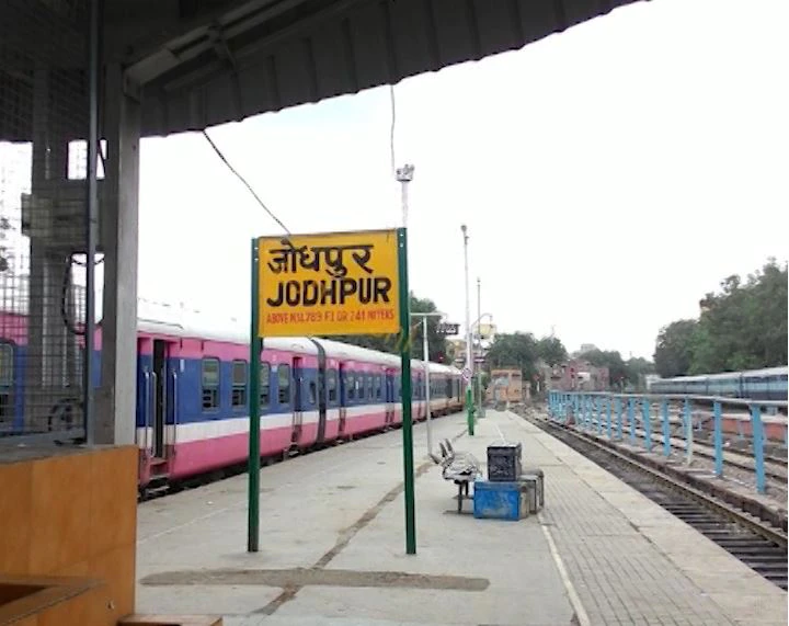 Trains remain affected till December 31 in Rajasthan, details here Rajasthan Train Information: यात्रा करने की बना रहे योजना तो रुकें, कुछ ट्रेनें 31 दिसंबर तक निरस्त, कई ट्रेनों के बदले रूट