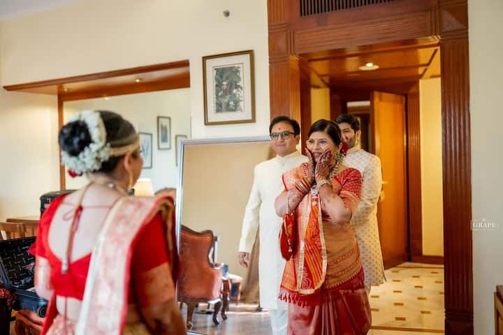 नुकतेच सोशल मीडियावर दिलीप जोशी यांनी नियतीच्या विवाह सोहळ्याचे फोटो शेअर केले आहेत. (photo:maakasamdilipjoshi/ig)