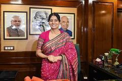 Dimple Yadav से Anupriya Patel तक, जानिए कितना पढ़ी लिखी हैं यूपी की ये चर्चित महिलाएं