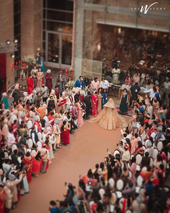 लग्नसोहळ्यात विकीने विंटेज कारमधून एन्ट्री घेतली होती. (photo credit : lokhandeankita/ig)
