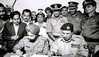Vijay Diwas 2021: પાકિસ્તાન સામે 1971ની ઐતિહાસિક જીતનાં 50 વર્ષ, ભારતે 13 દિવસમાં પાકિસ્તાનને મસળીને બાંગ્લાદેશનું સર્જન કરાવ્યું હતું....